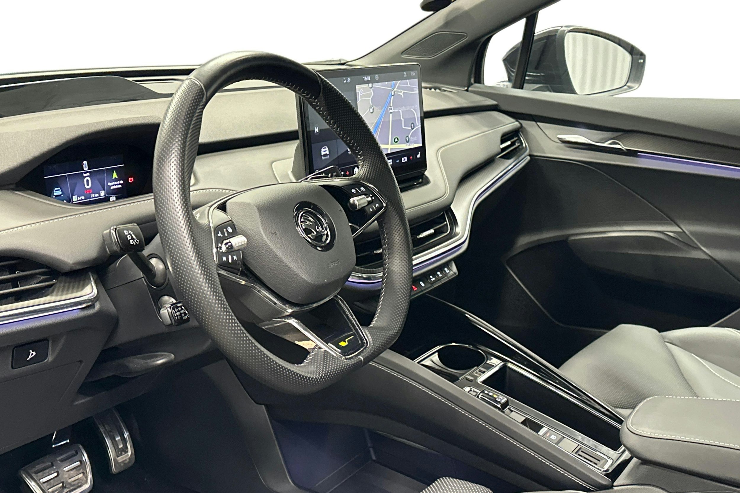 harmaa Skoda Enyaq 2024 kuva 7.