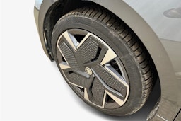 harmaa Skoda Enyaq 2024 kuva 11.