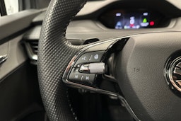 harmaa Skoda Enyaq 2024 kuva 14.