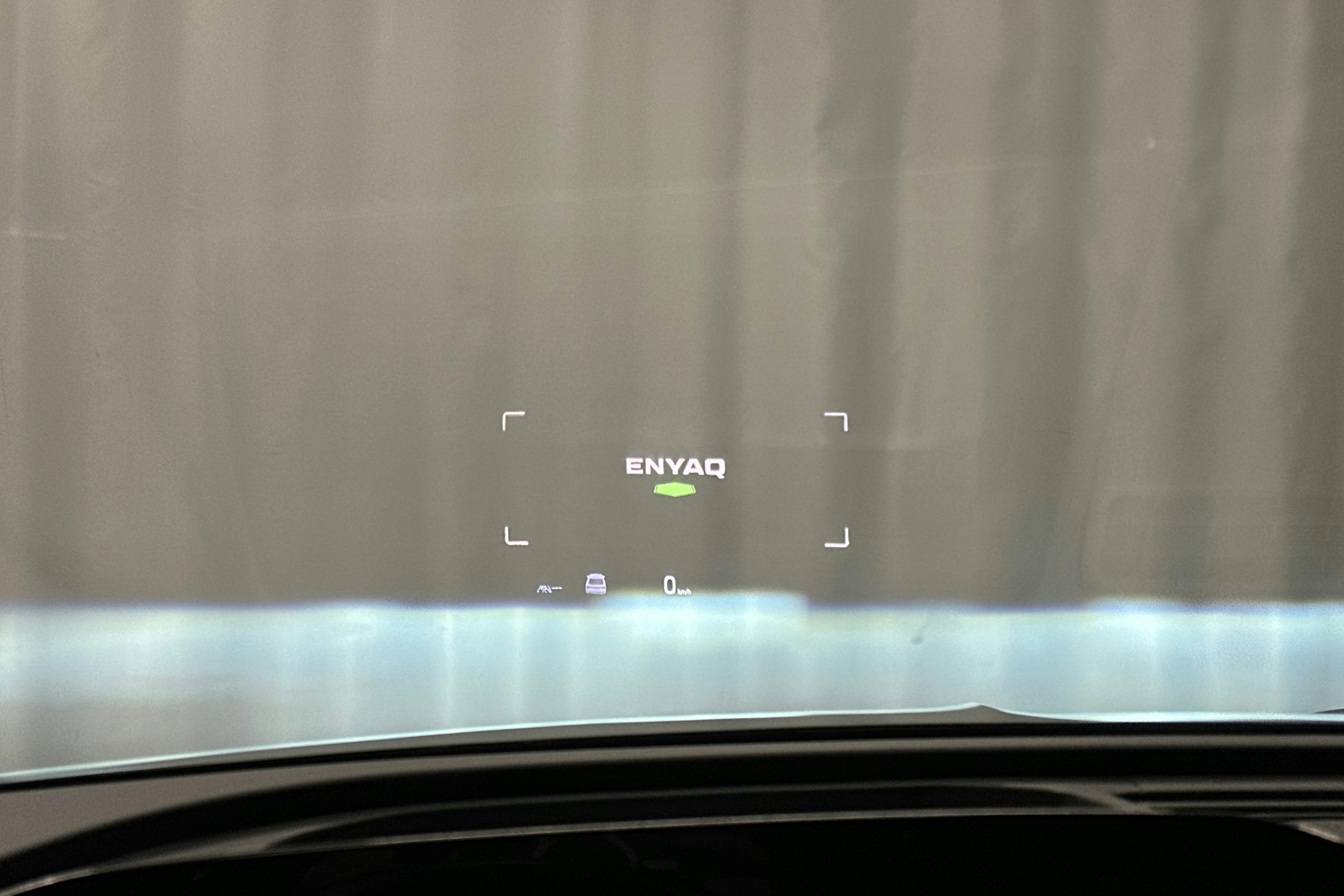 harmaa Skoda Enyaq 2024 kuva 16.