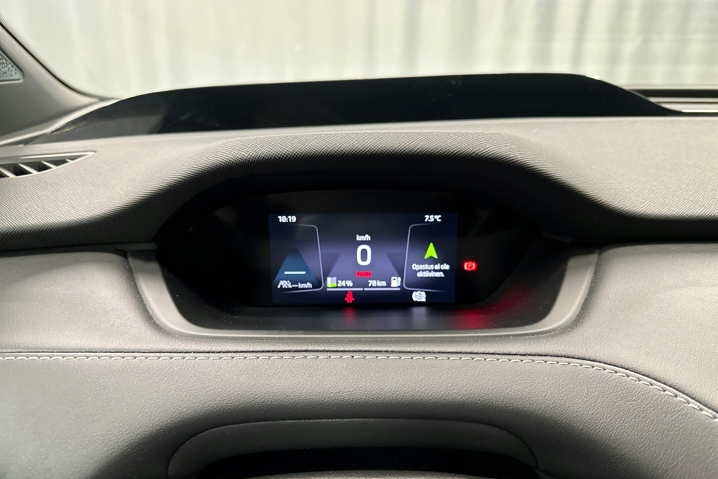 harmaa Skoda Enyaq 2024 kuva 17.