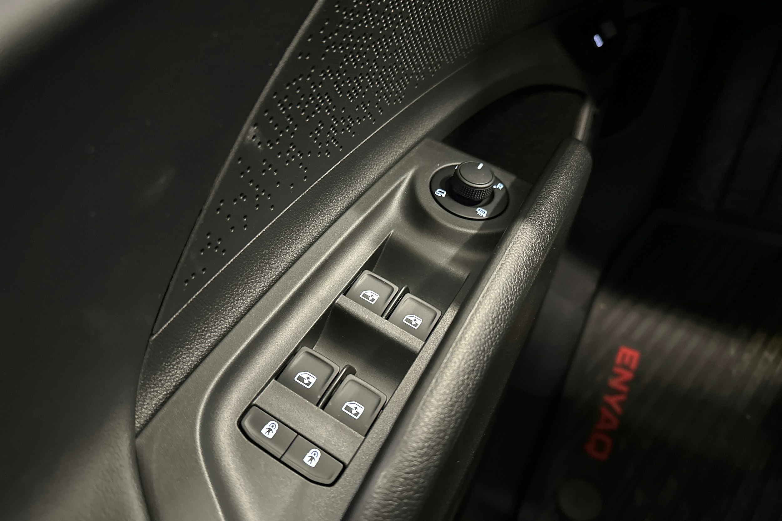 harmaa Skoda Enyaq 2024 kuva 18.