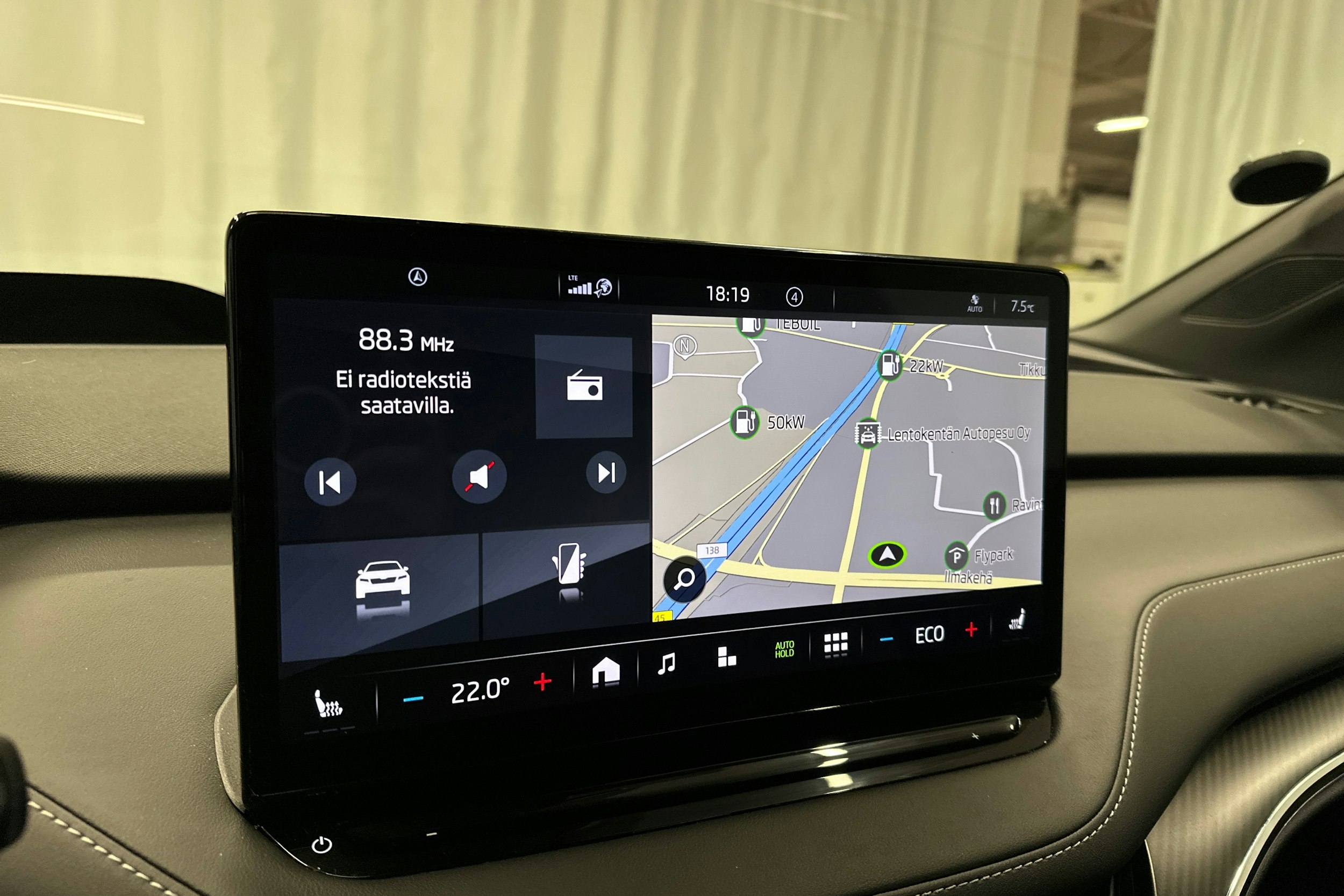 harmaa Skoda Enyaq 2024 kuva 20.