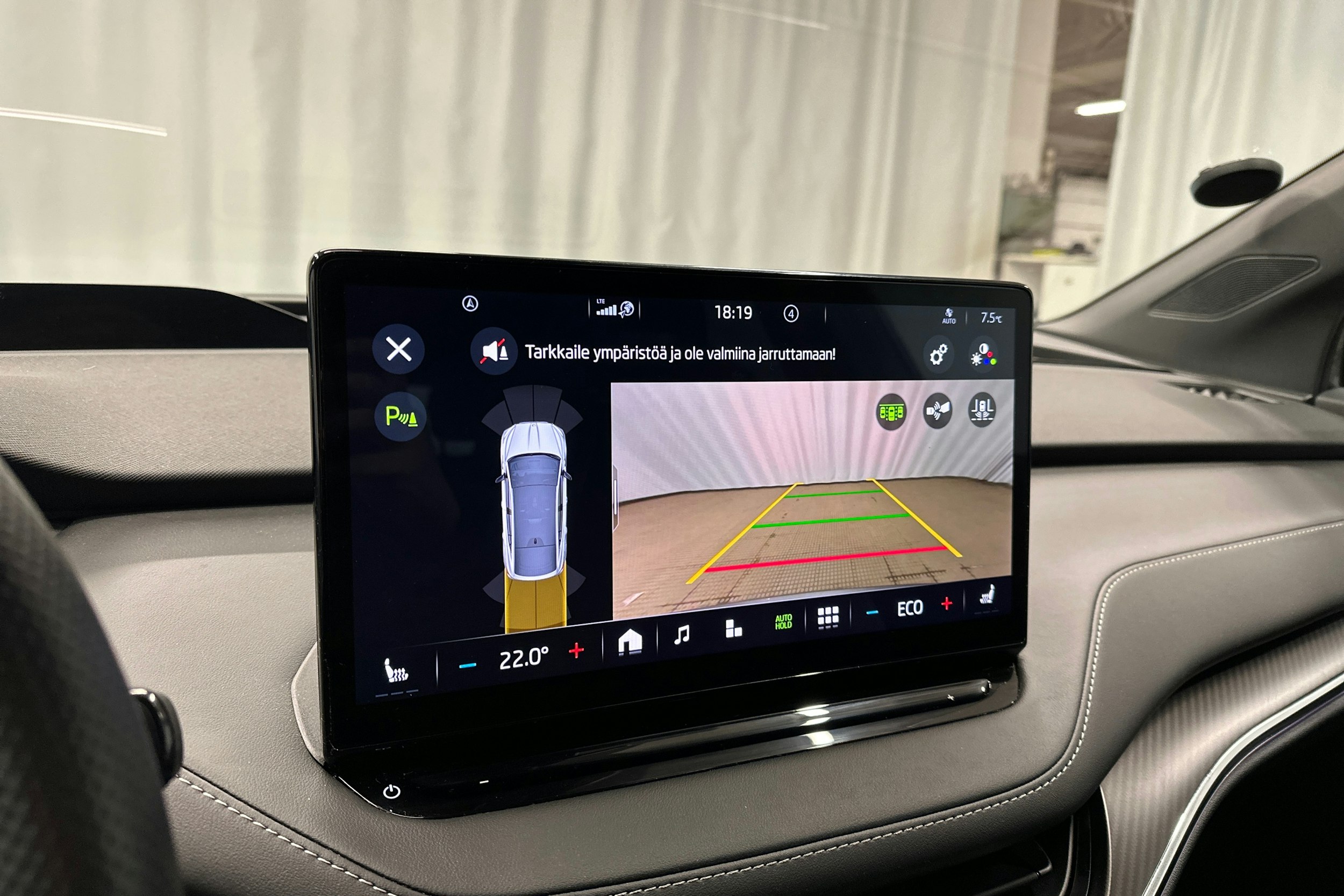 harmaa Skoda Enyaq 2024 kuva 21.