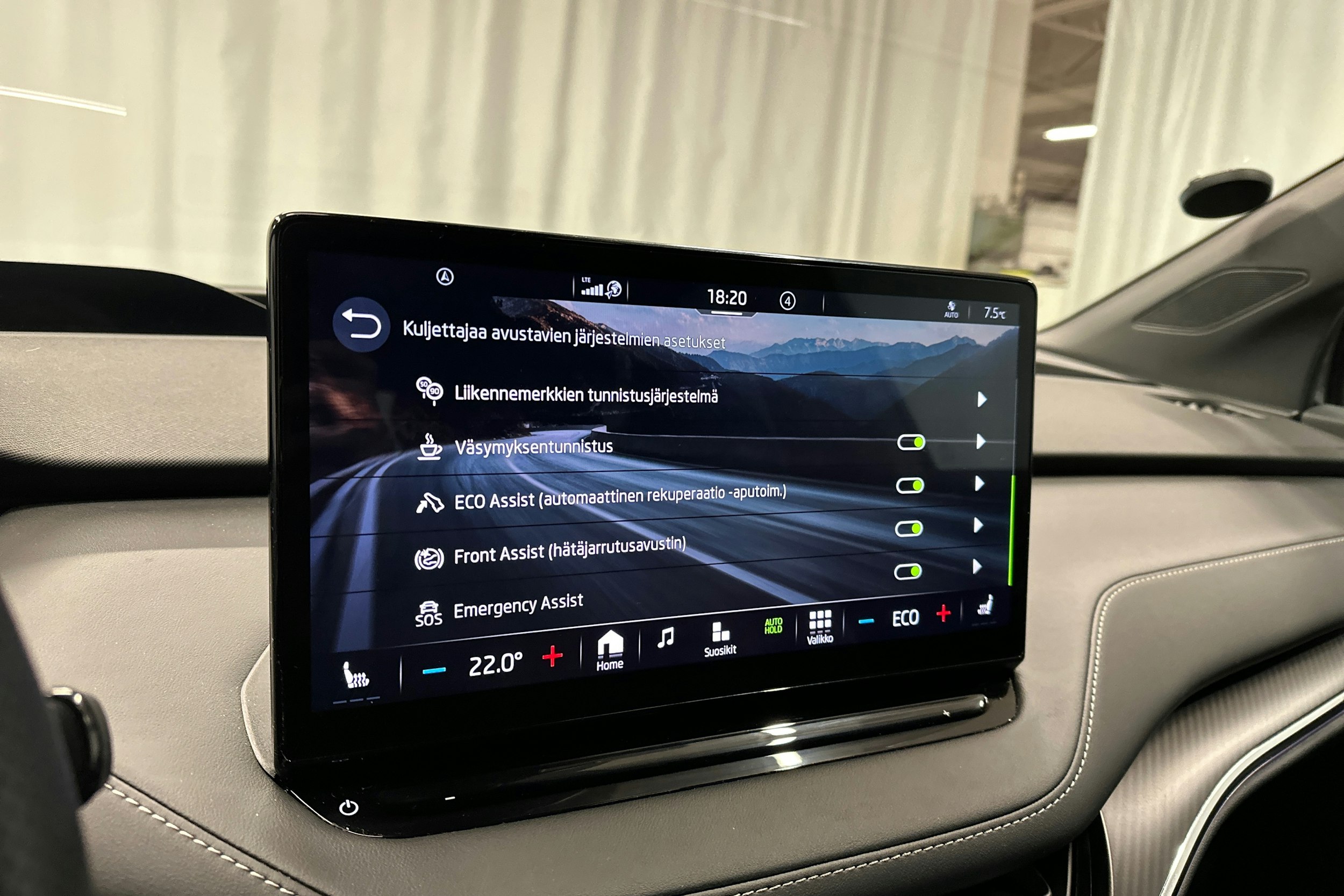 harmaa Skoda Enyaq 2024 kuva 25.