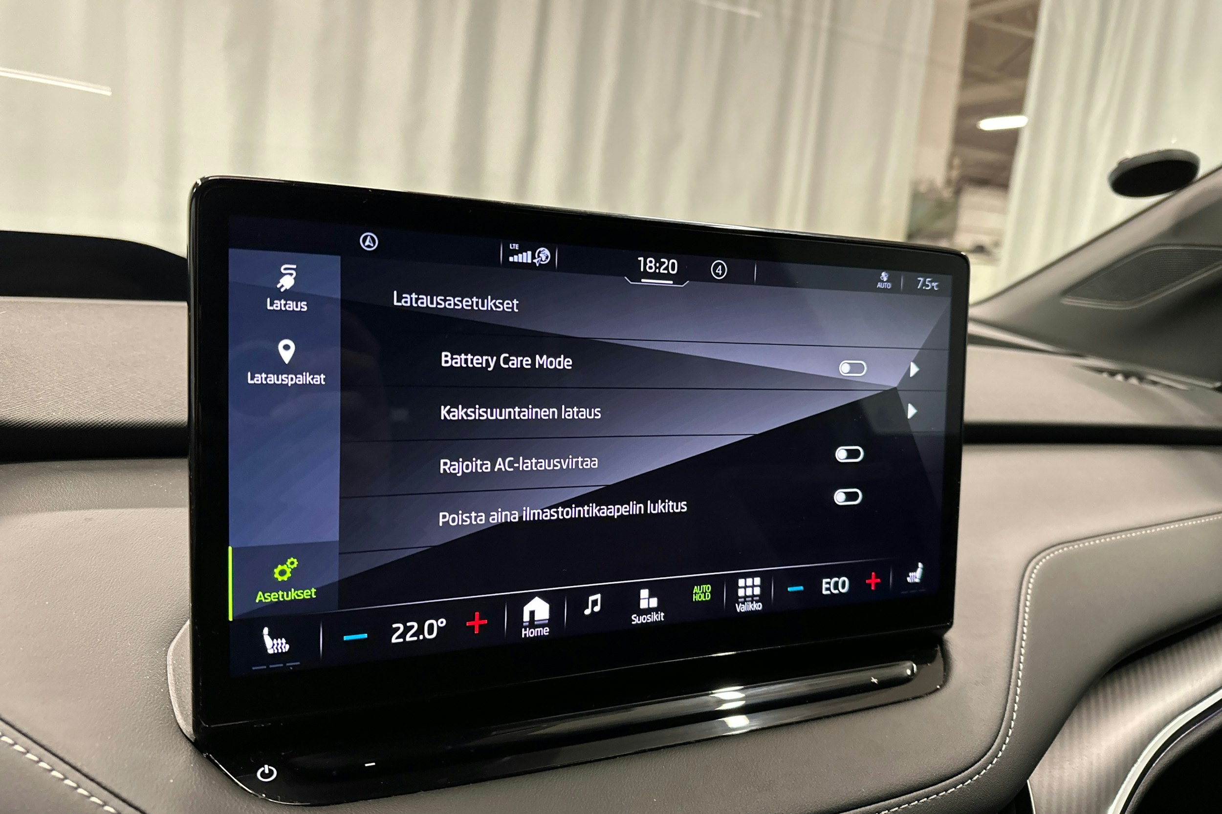 harmaa Skoda Enyaq 2024 kuva 26.