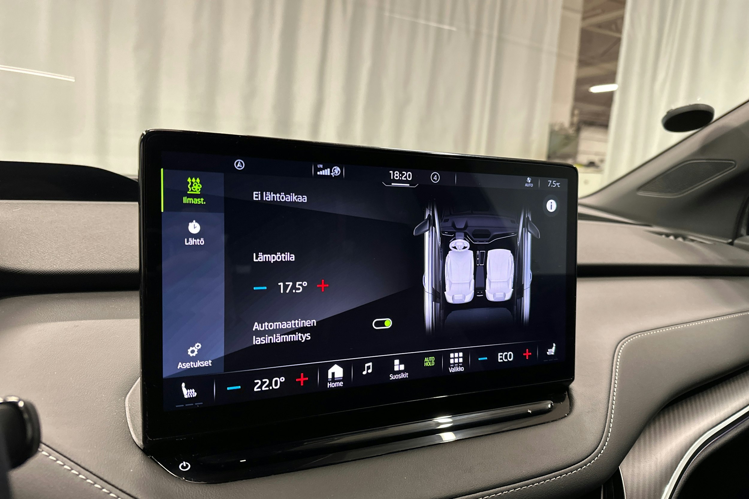 harmaa Skoda Enyaq 2024 kuva 27.