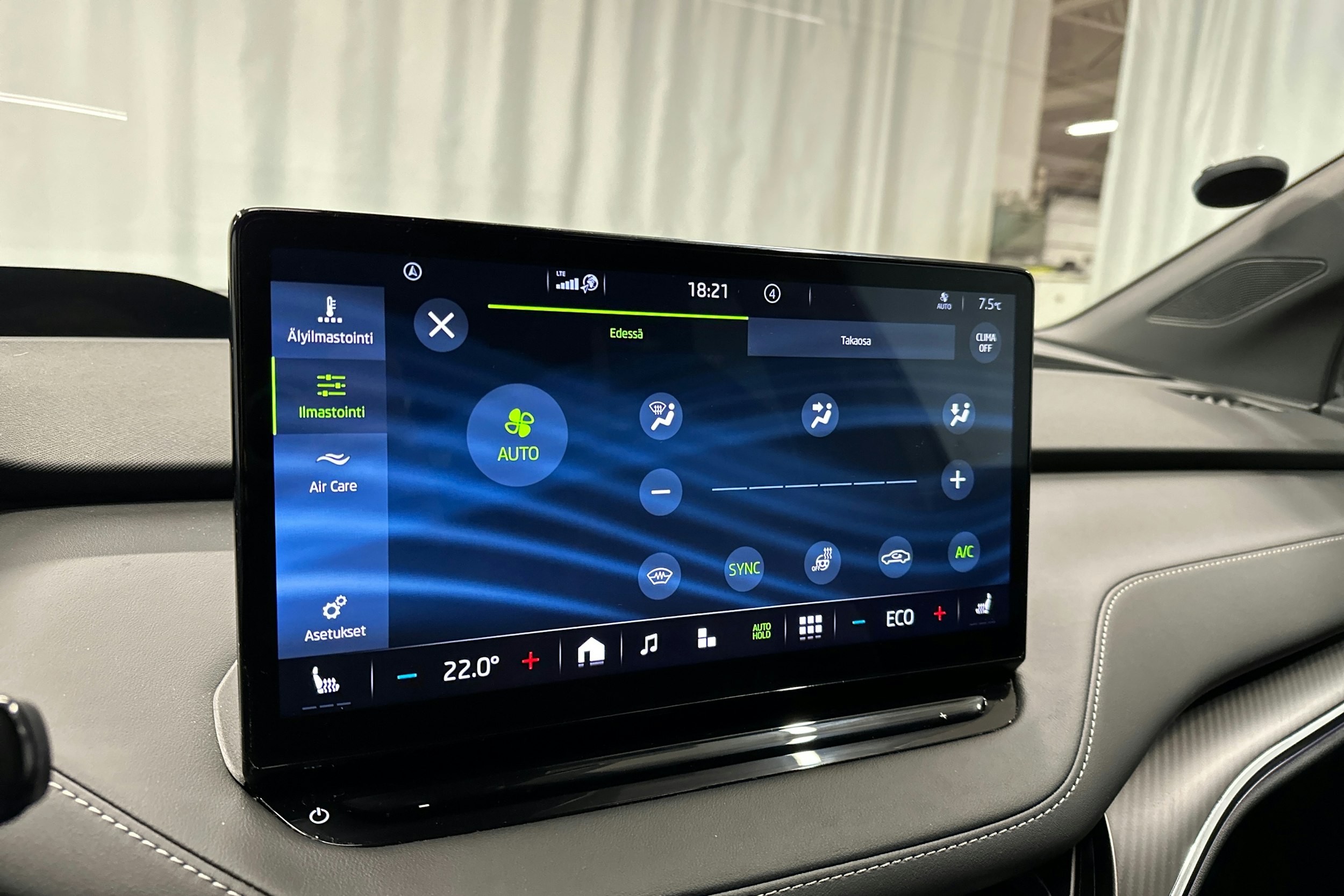 harmaa Skoda Enyaq 2024 kuva 28.