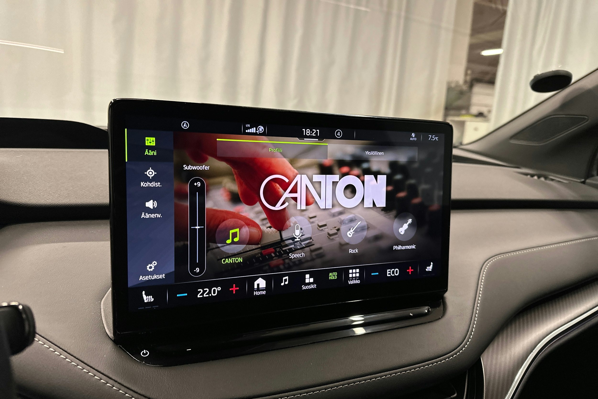 harmaa Skoda Enyaq 2024 kuva 30.