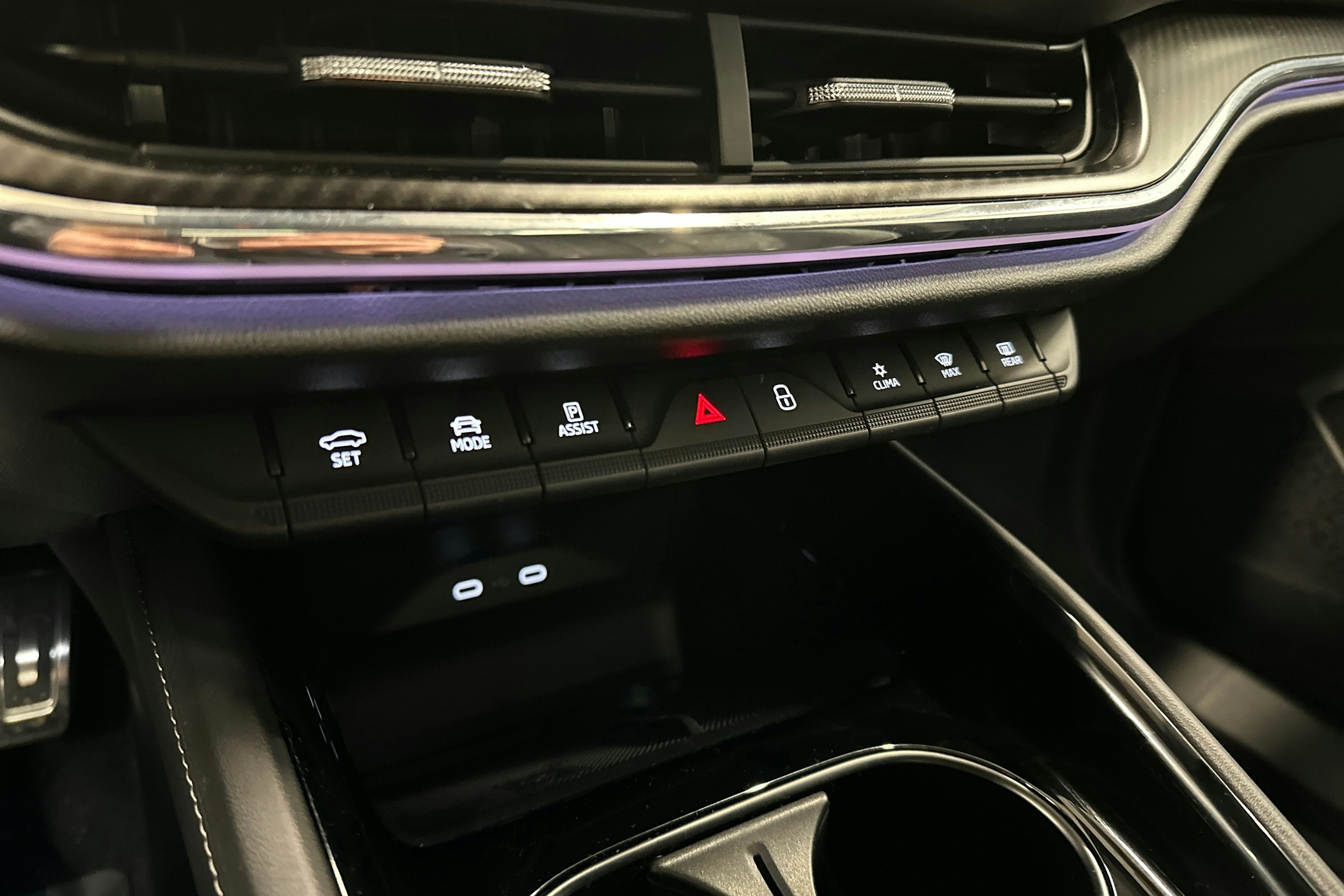 harmaa Skoda Enyaq 2024 kuva 32.