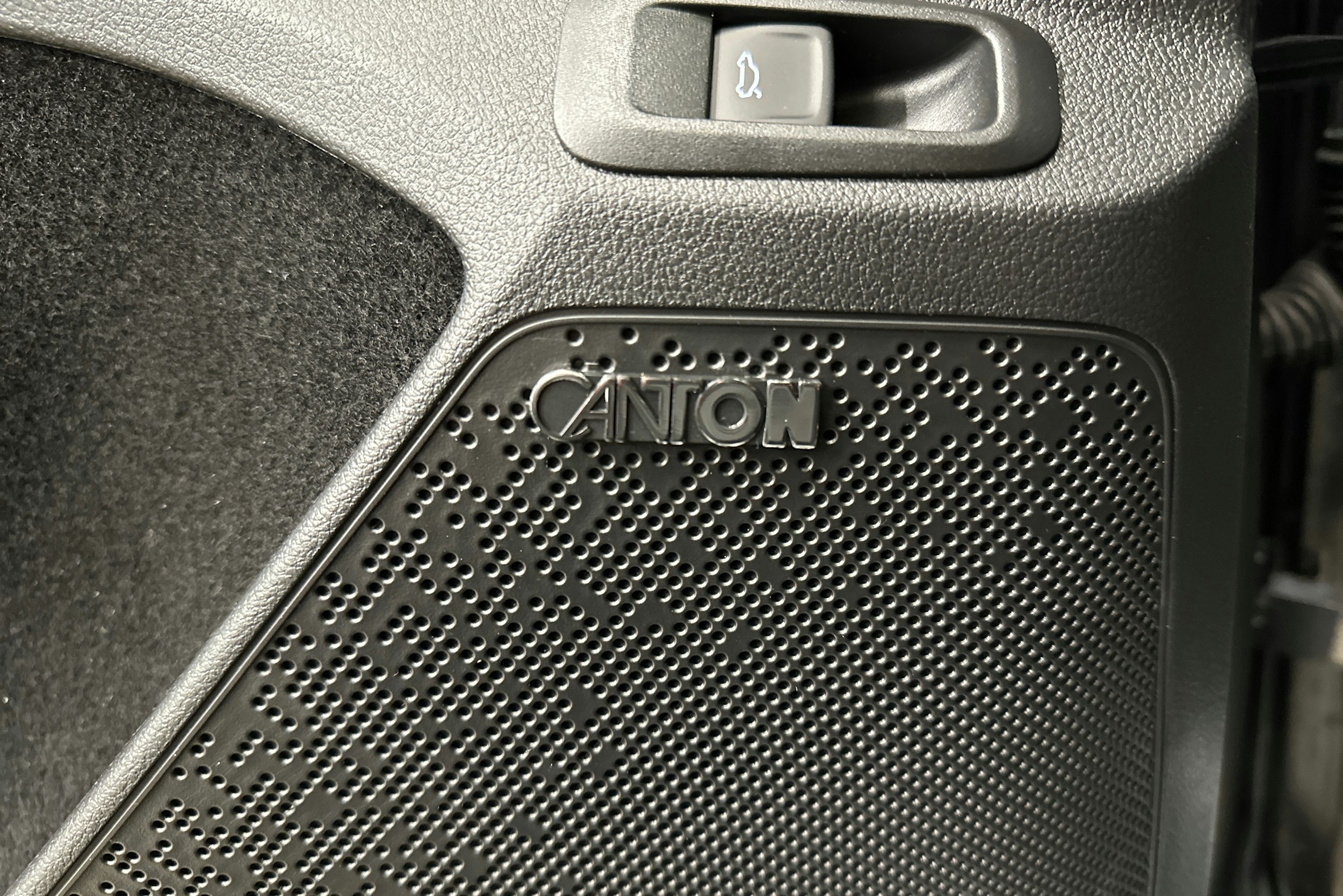 harmaa Skoda Enyaq 2024 kuva 35.