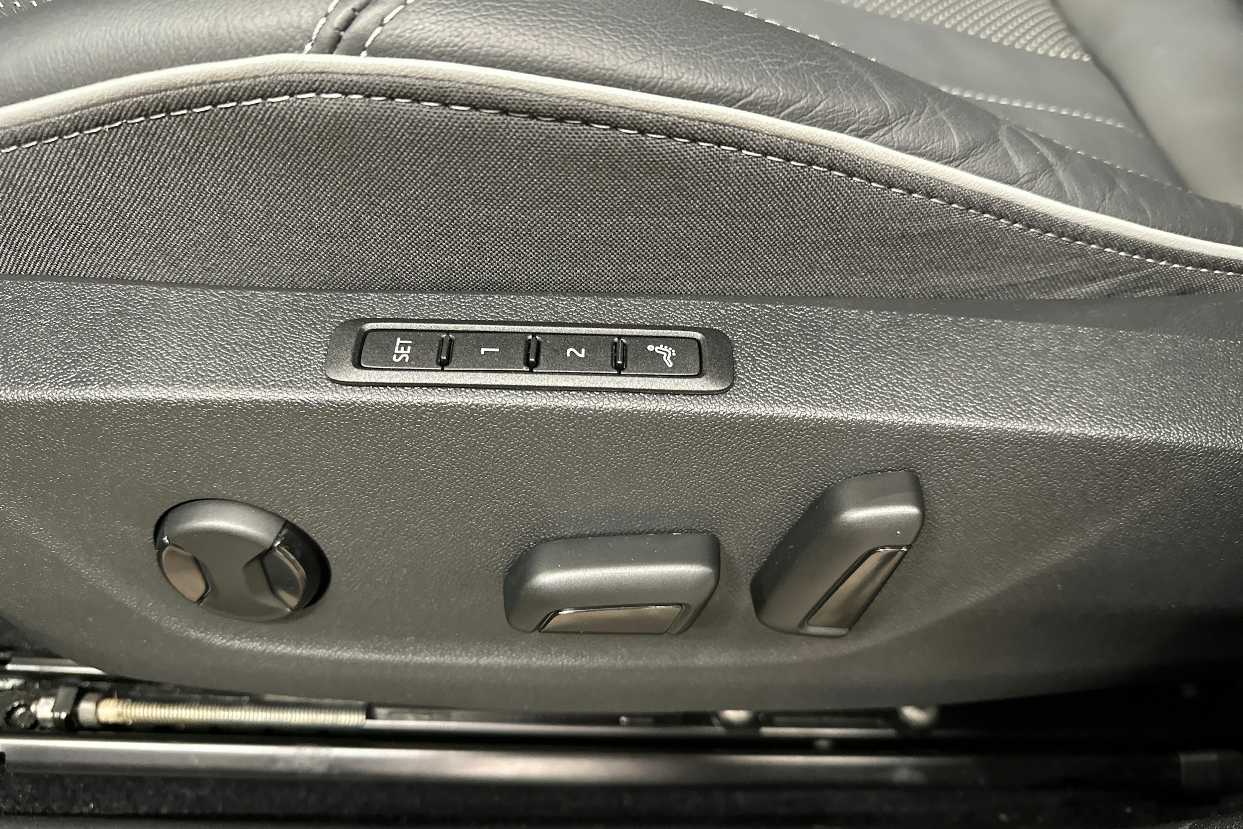 harmaa Skoda Enyaq 2024 kuva 37.