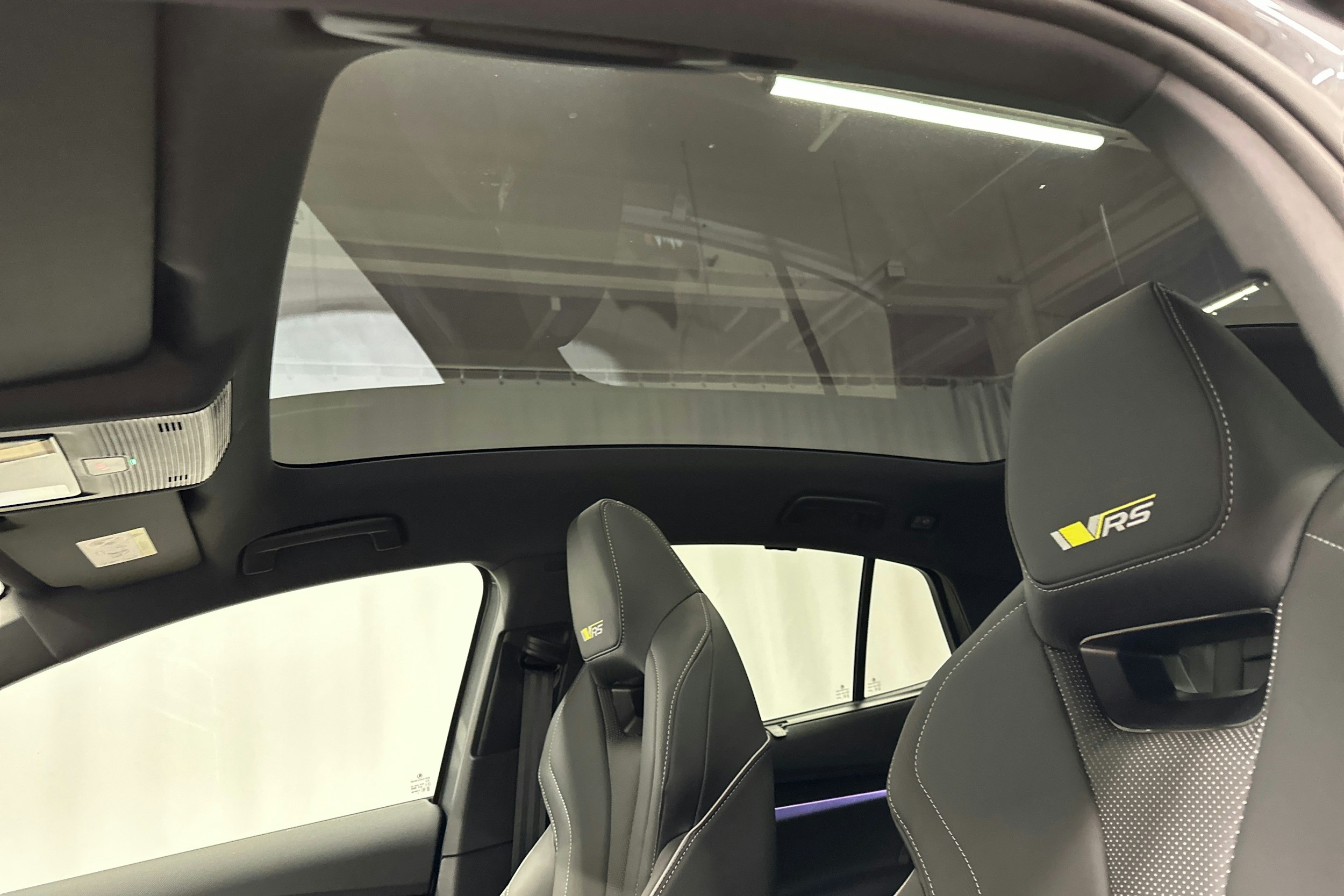 harmaa Skoda Enyaq 2024 kuva 38.