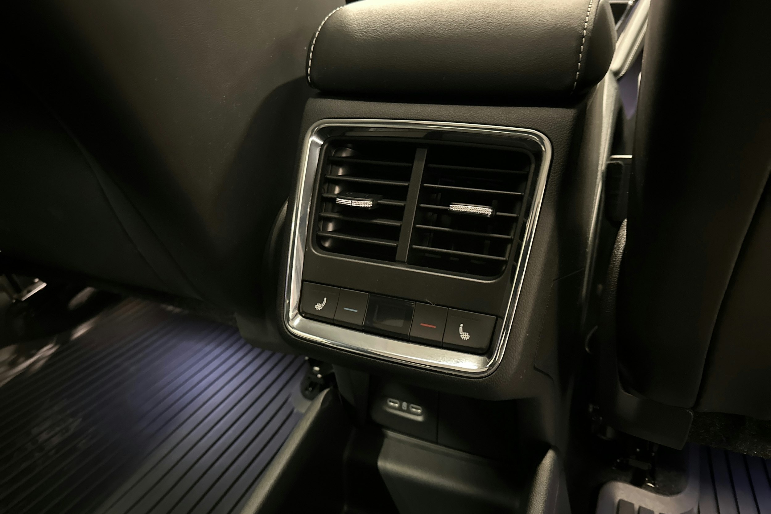 harmaa Skoda Enyaq 2024 kuva 39.