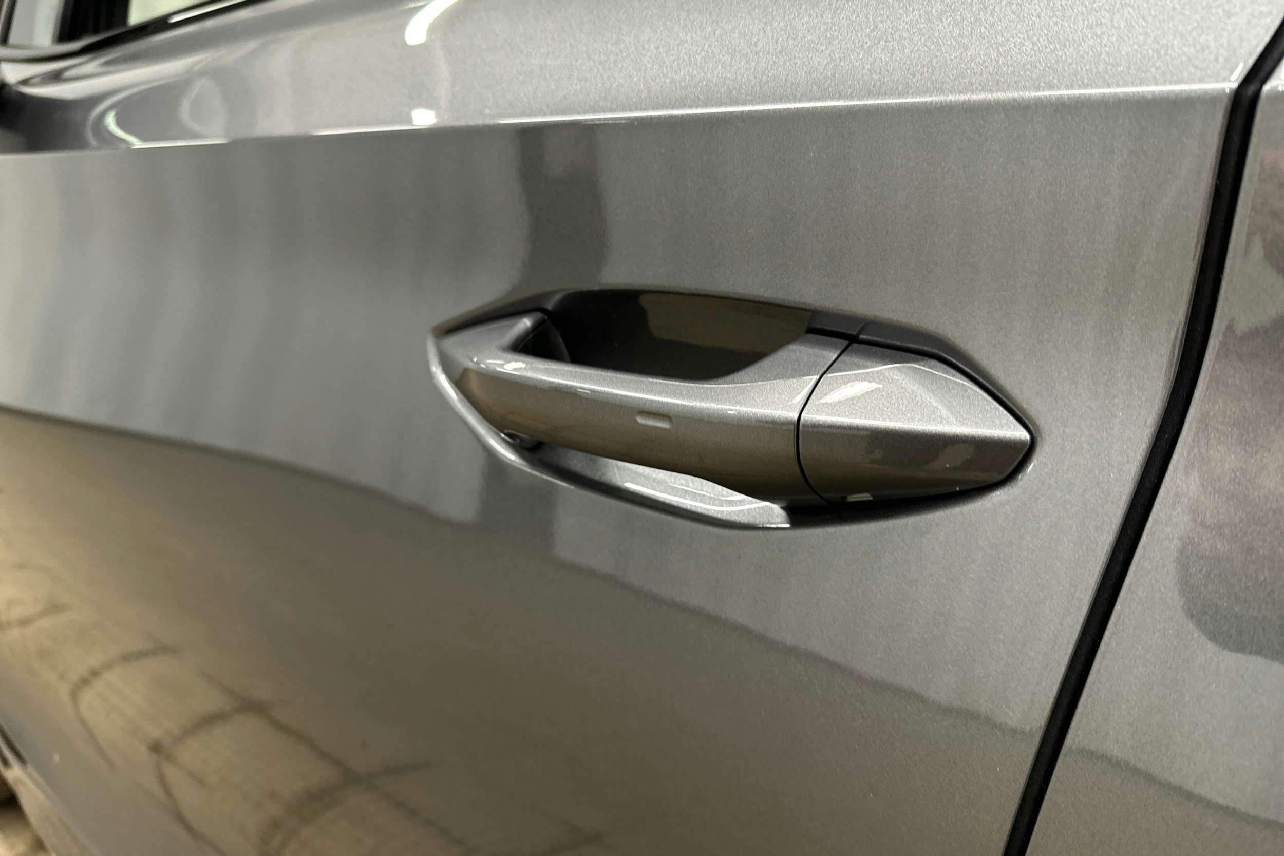 harmaa Skoda Enyaq 2024 kuva 43.