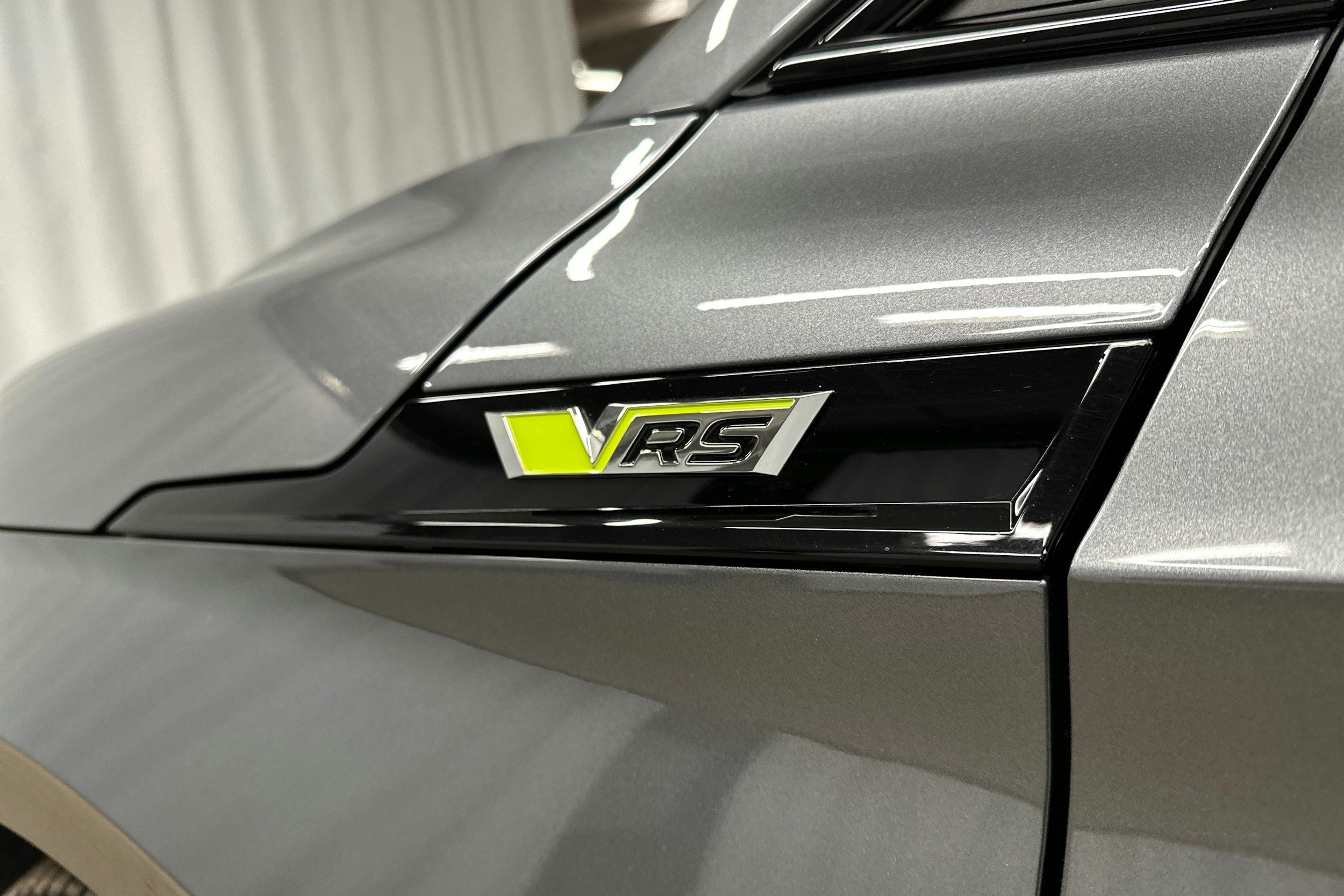 harmaa Skoda Enyaq 2024 kuva 44.