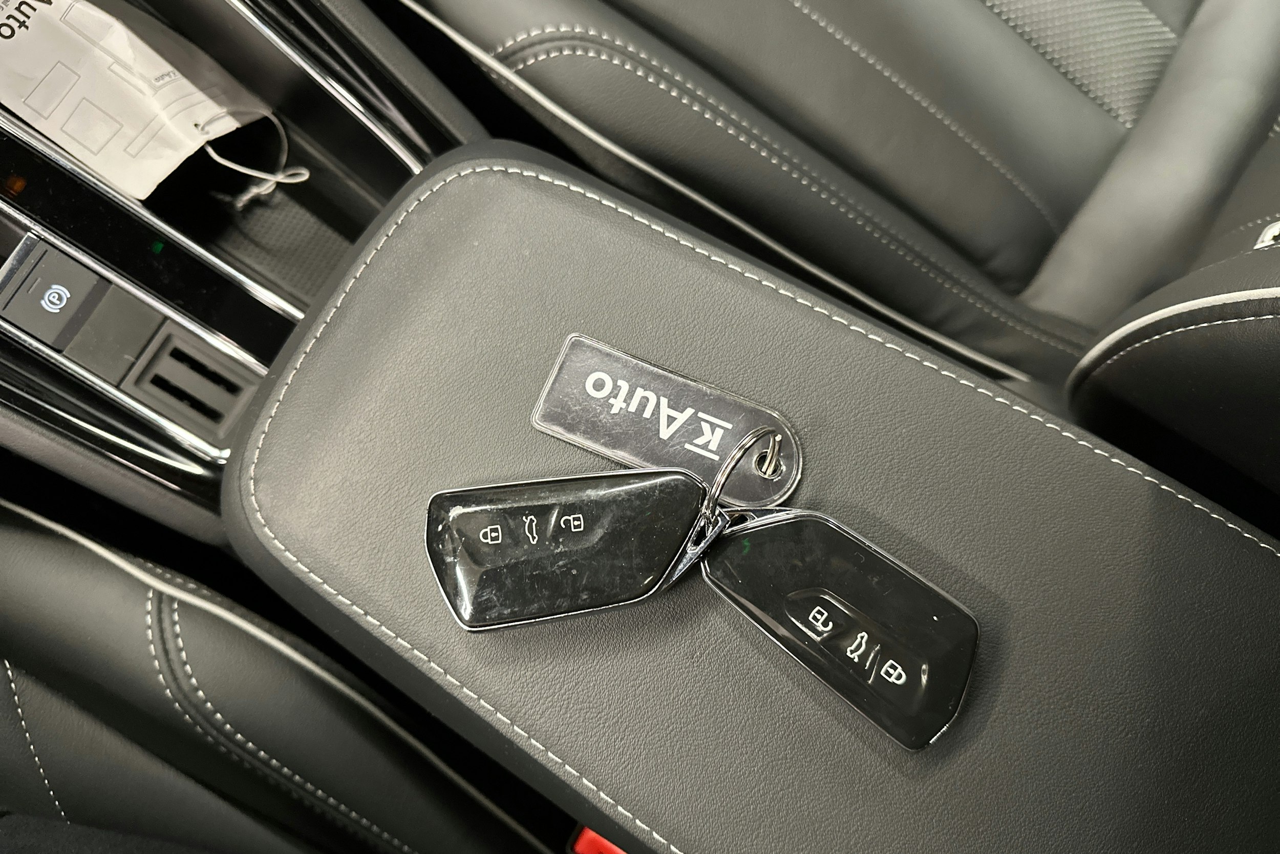 harmaa Skoda Enyaq 2024 kuva 45.