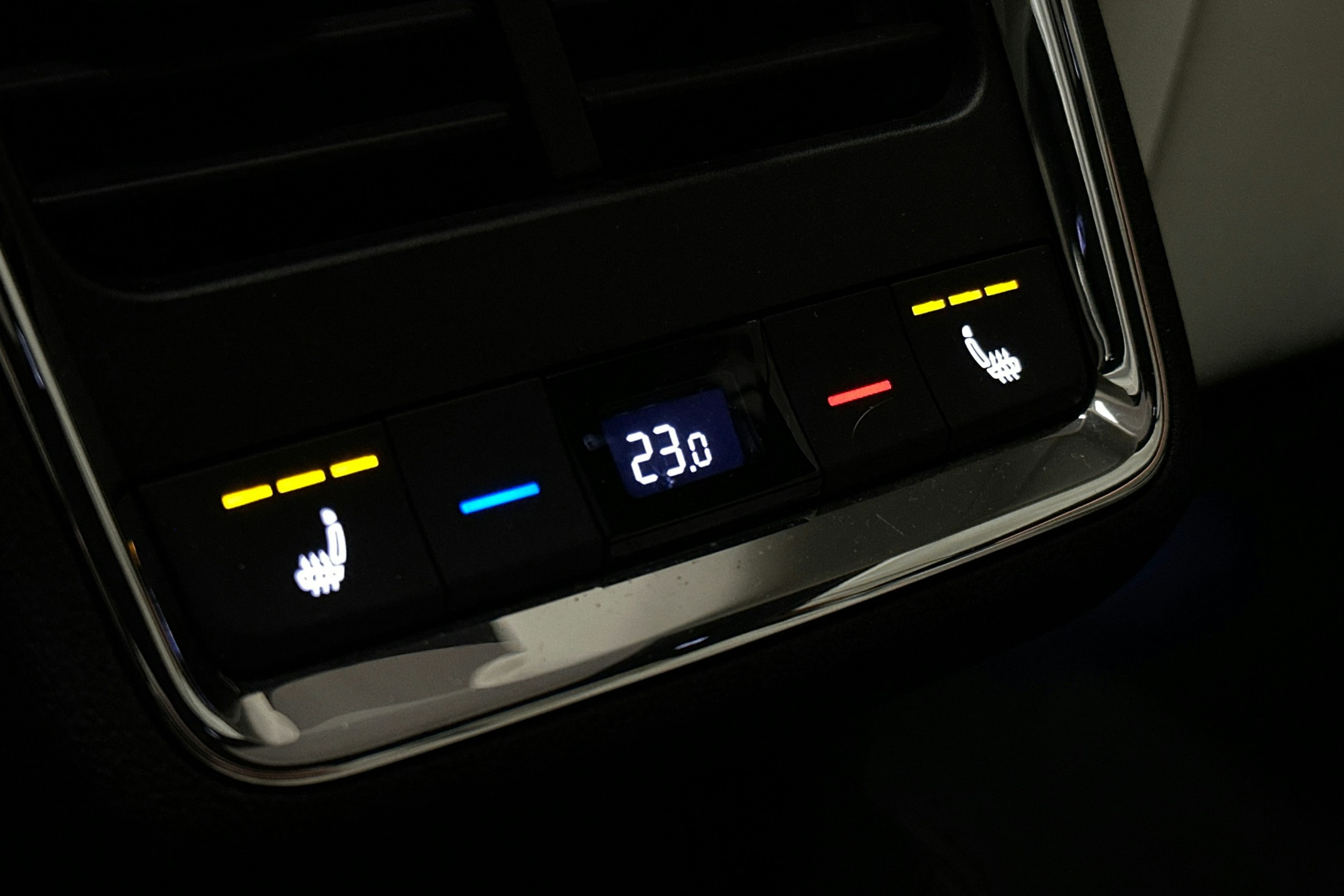 oranssi Skoda Enyaq 2024 kuva 16.