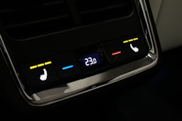 oranssi Skoda Enyaq 2024 kuva 16.