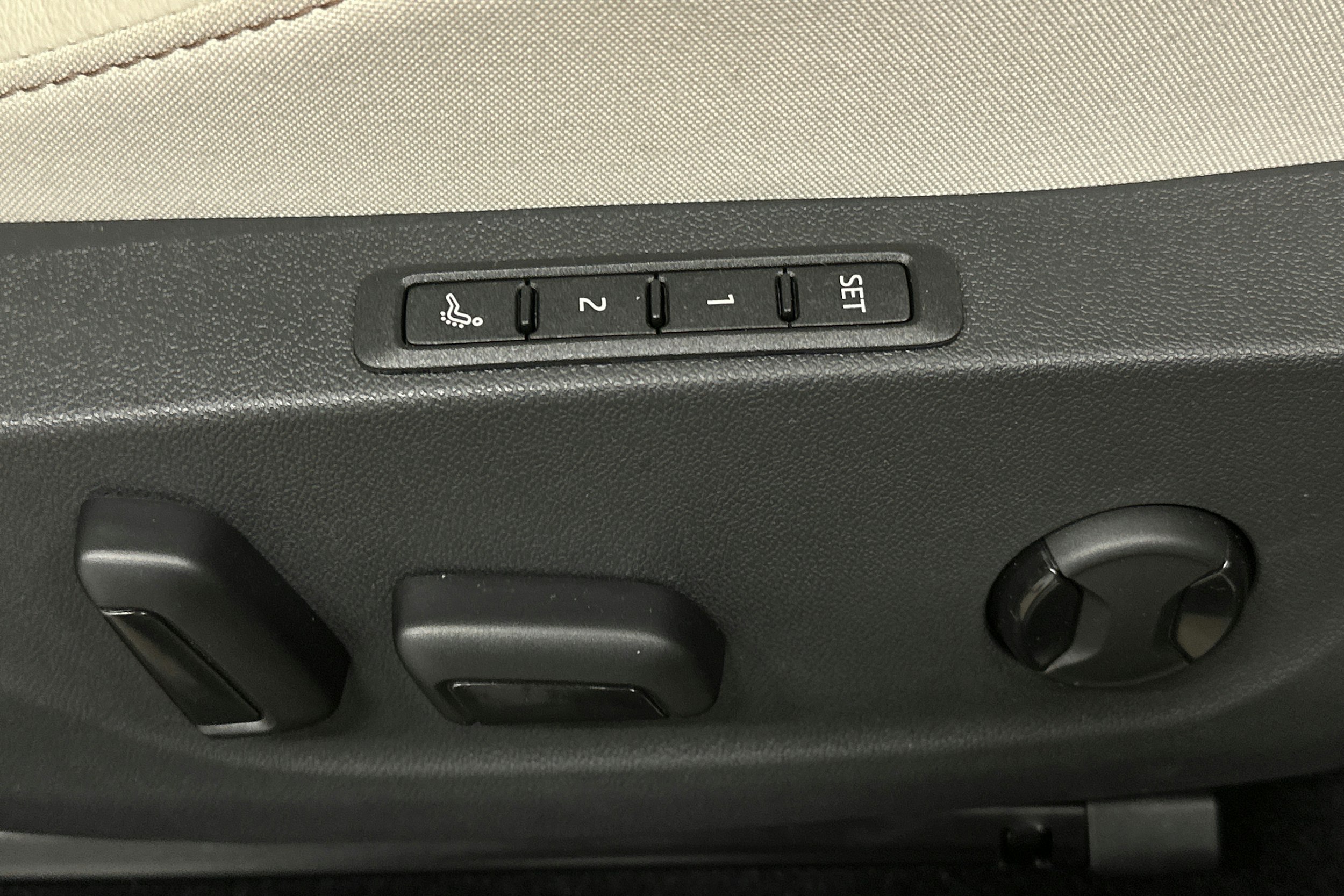 oranssi Skoda Enyaq 2024 kuva 19.