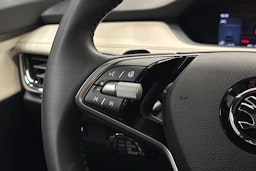 oranssi Skoda Enyaq 2024 kuva 22.