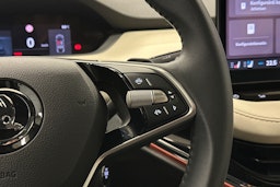 oranssi Skoda Enyaq 2024 kuva 23.