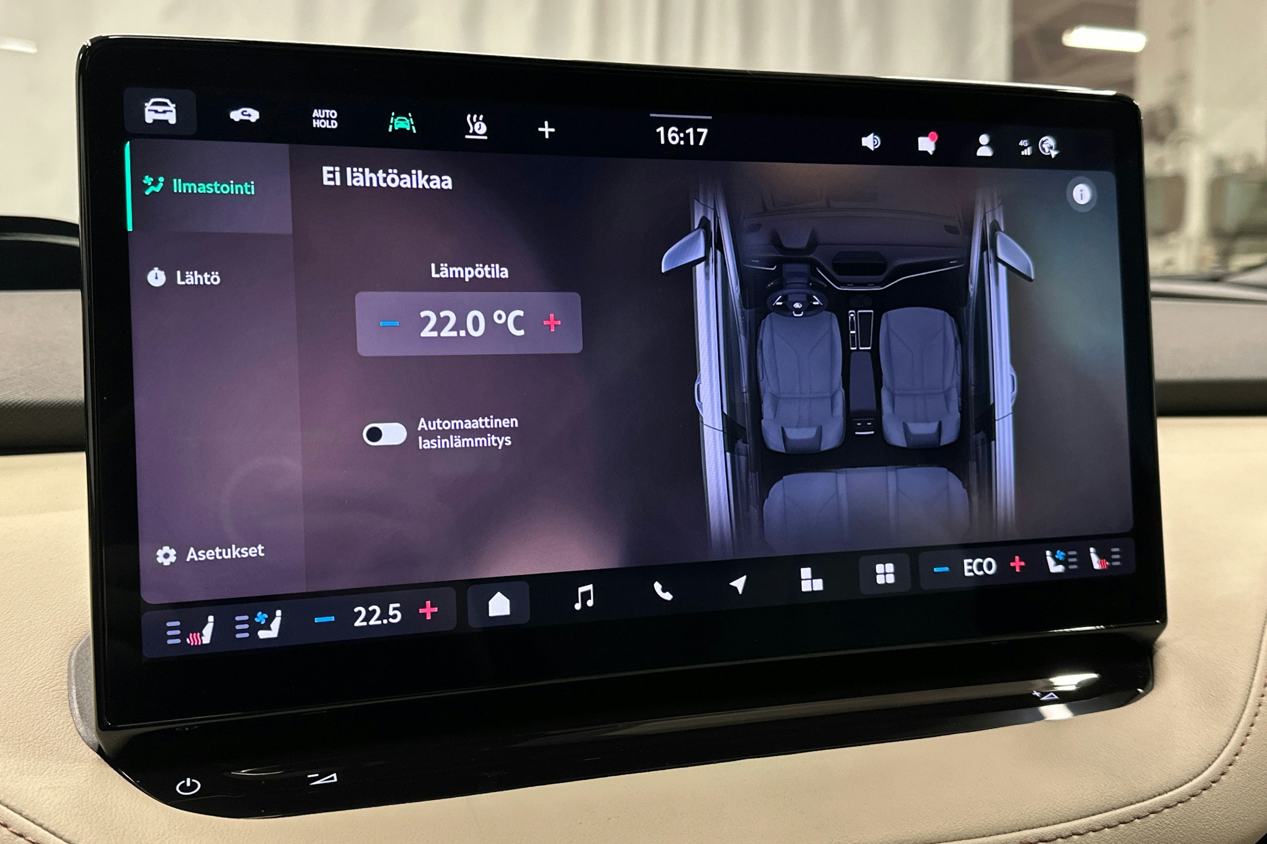 oranssi Skoda Enyaq 2024 kuva 30.