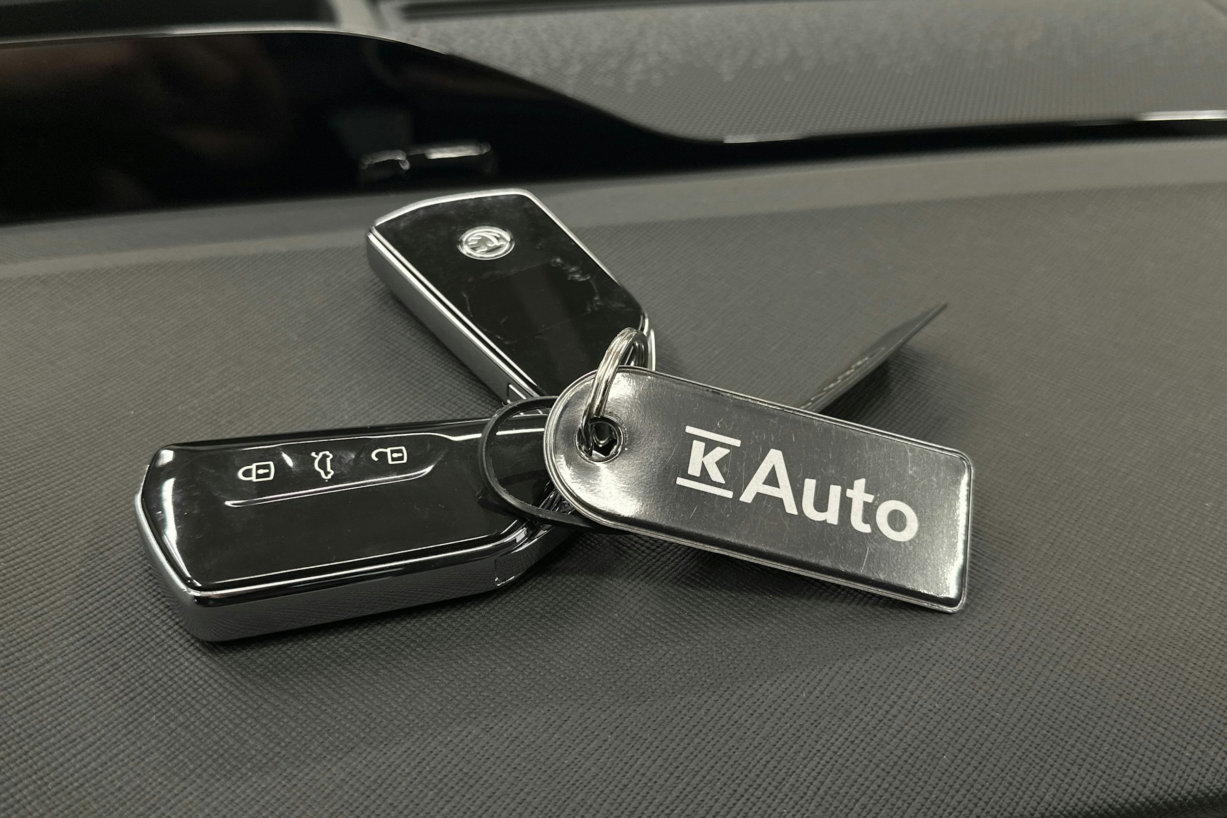 oranssi Skoda Enyaq 2024 kuva 38.