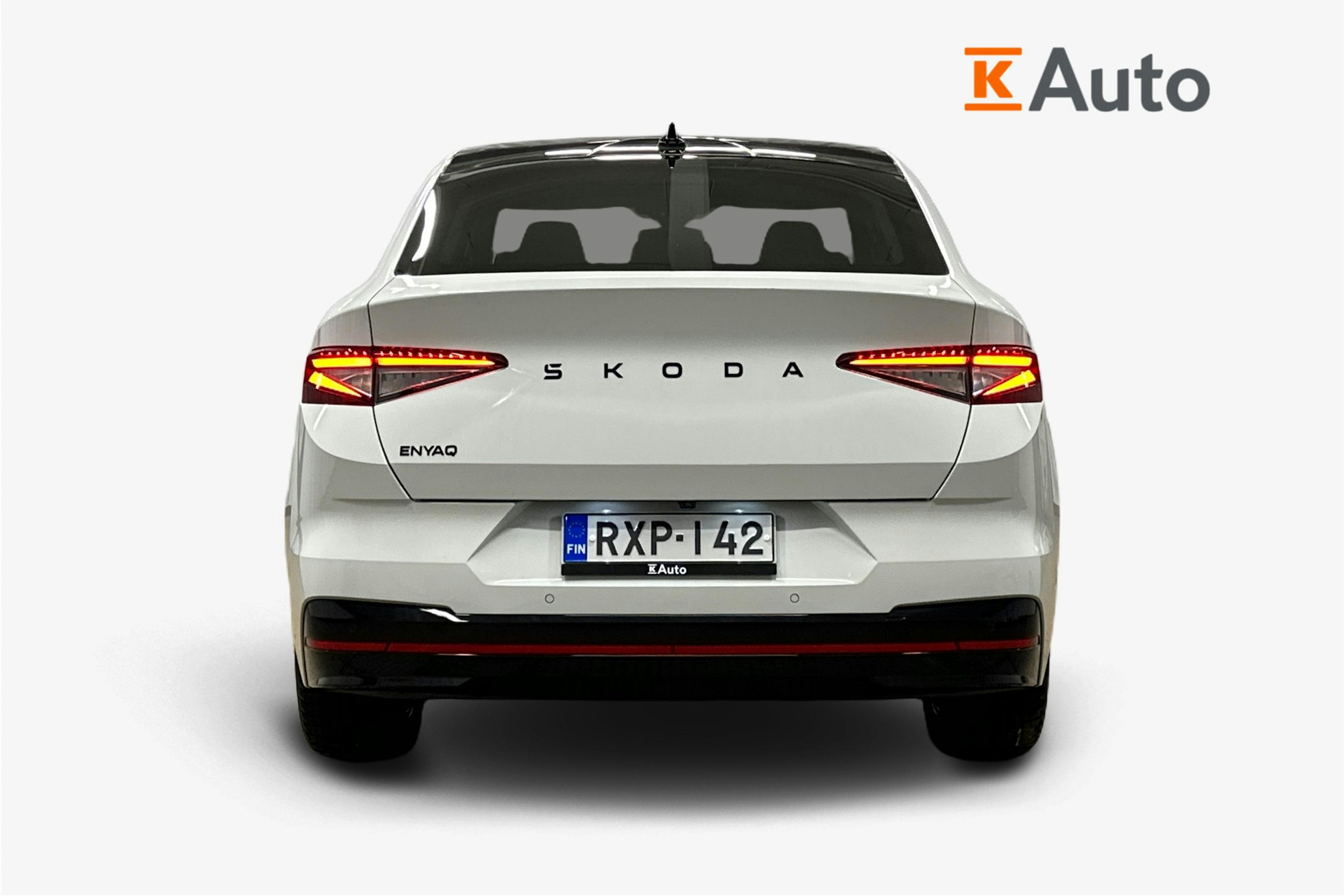 valkoinen Skoda Enyaq 2025 kuva 3.