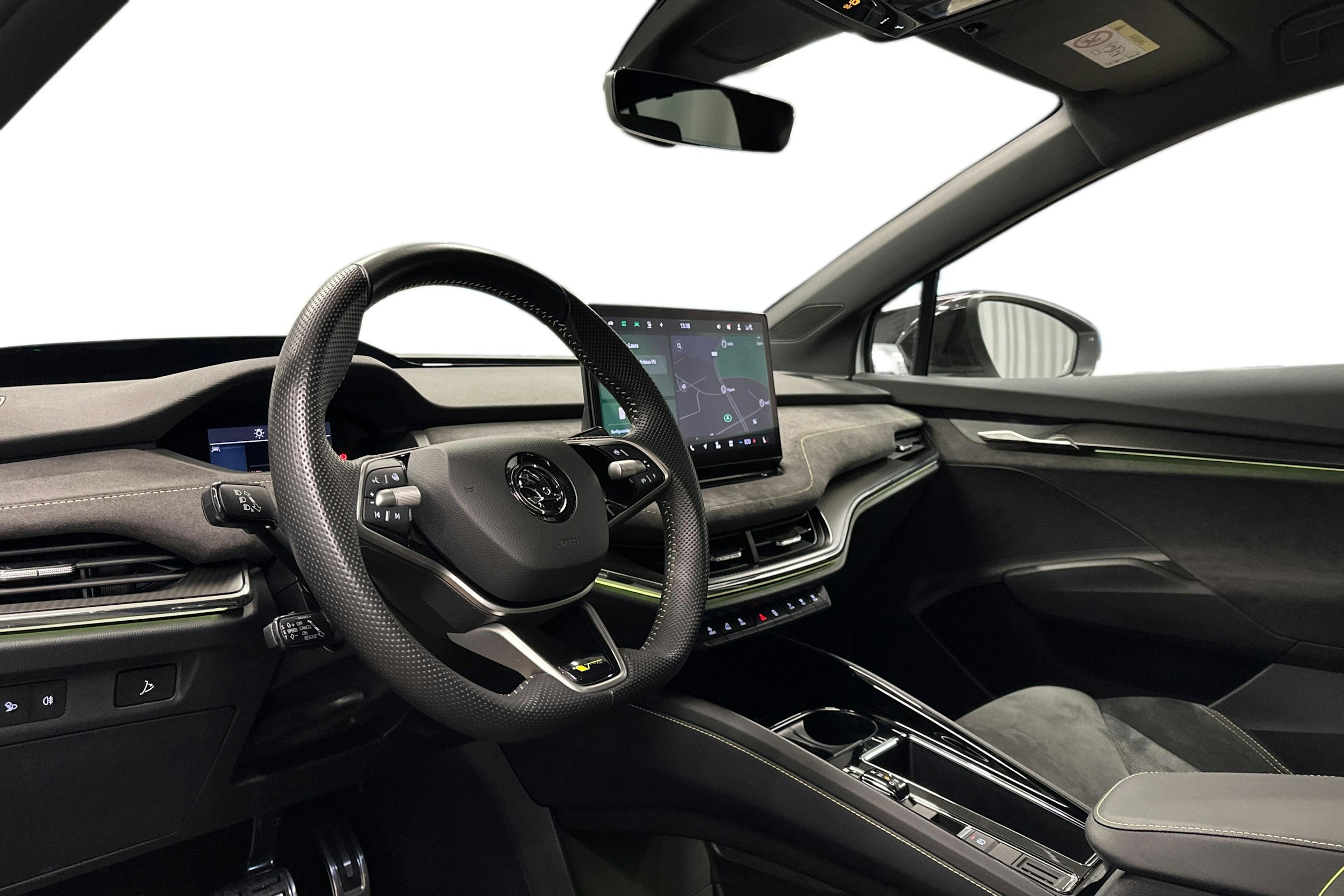 valkoinen Skoda Enyaq 2025 kuva 7.