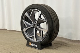 valkoinen Skoda Enyaq 2025 kuva 13.