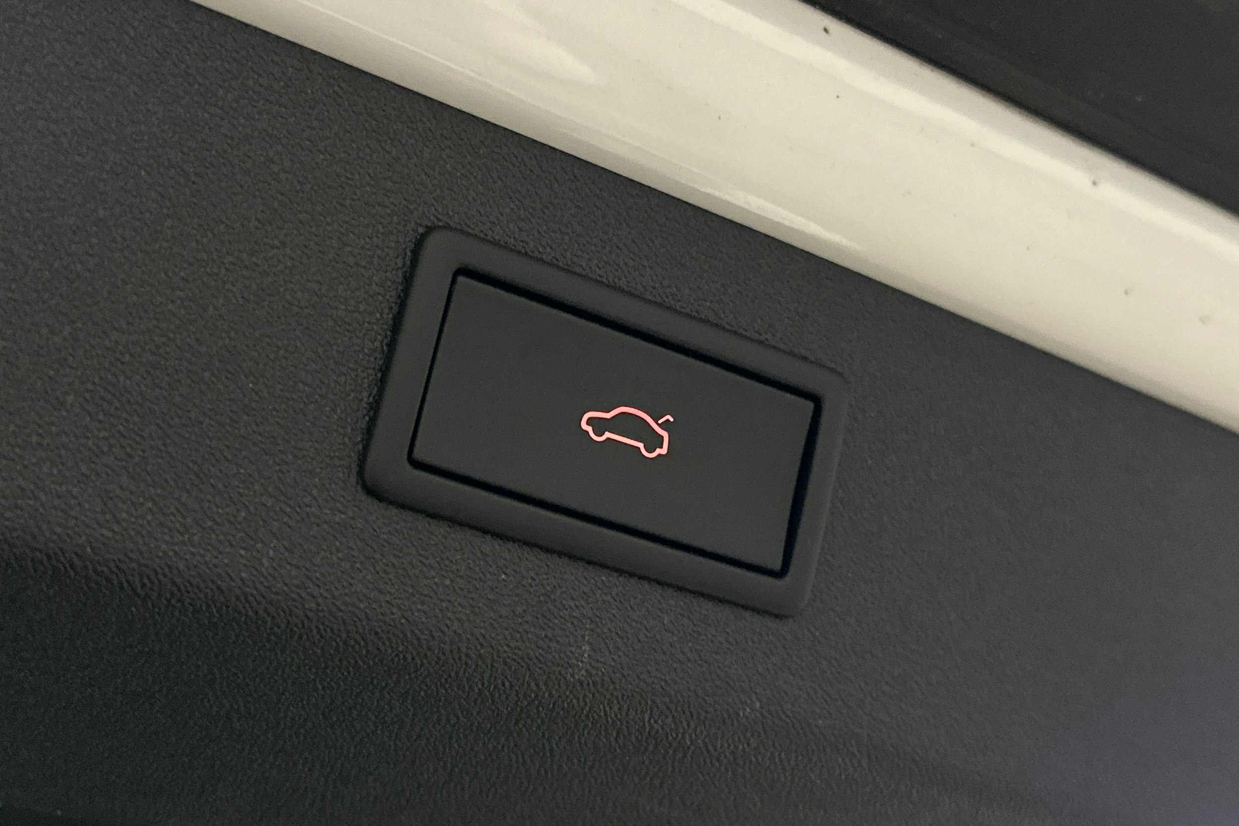 valkoinen Skoda Enyaq 2025 kuva 15.