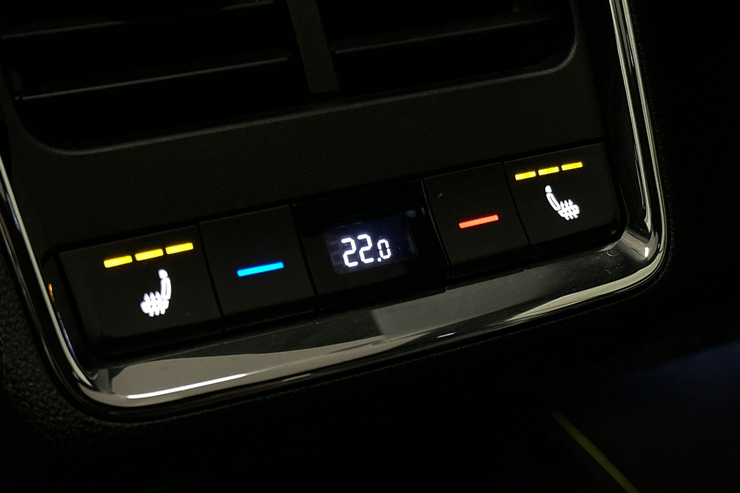 valkoinen Skoda Enyaq 2025 kuva 17.