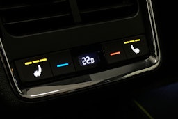 valkoinen Skoda Enyaq 2025 kuva 17.