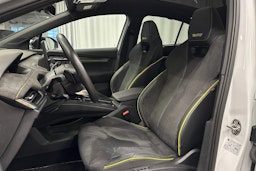 valkoinen Skoda Enyaq 2025 kuva 18.