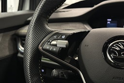 valkoinen Skoda Enyaq 2025 kuva 22.