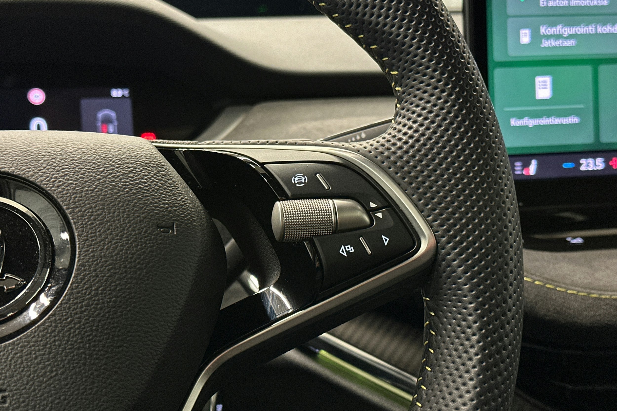 valkoinen Skoda Enyaq 2025 kuva 23.