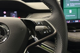 valkoinen Skoda Enyaq 2025 kuva 23.