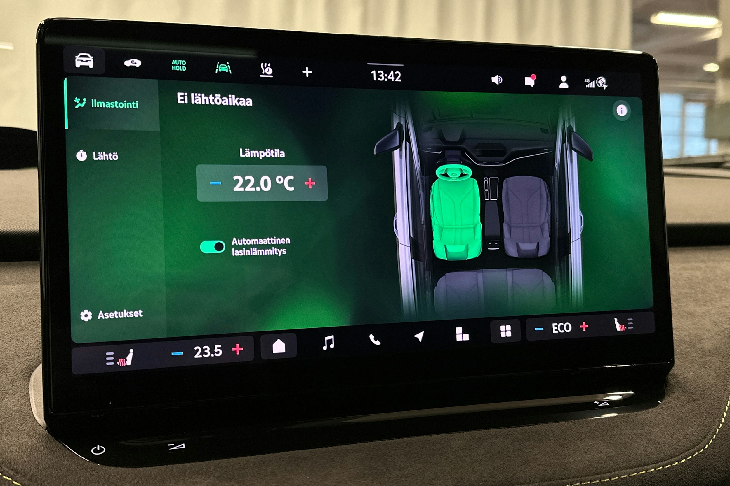 valkoinen Skoda Enyaq 2025 kuva 32.