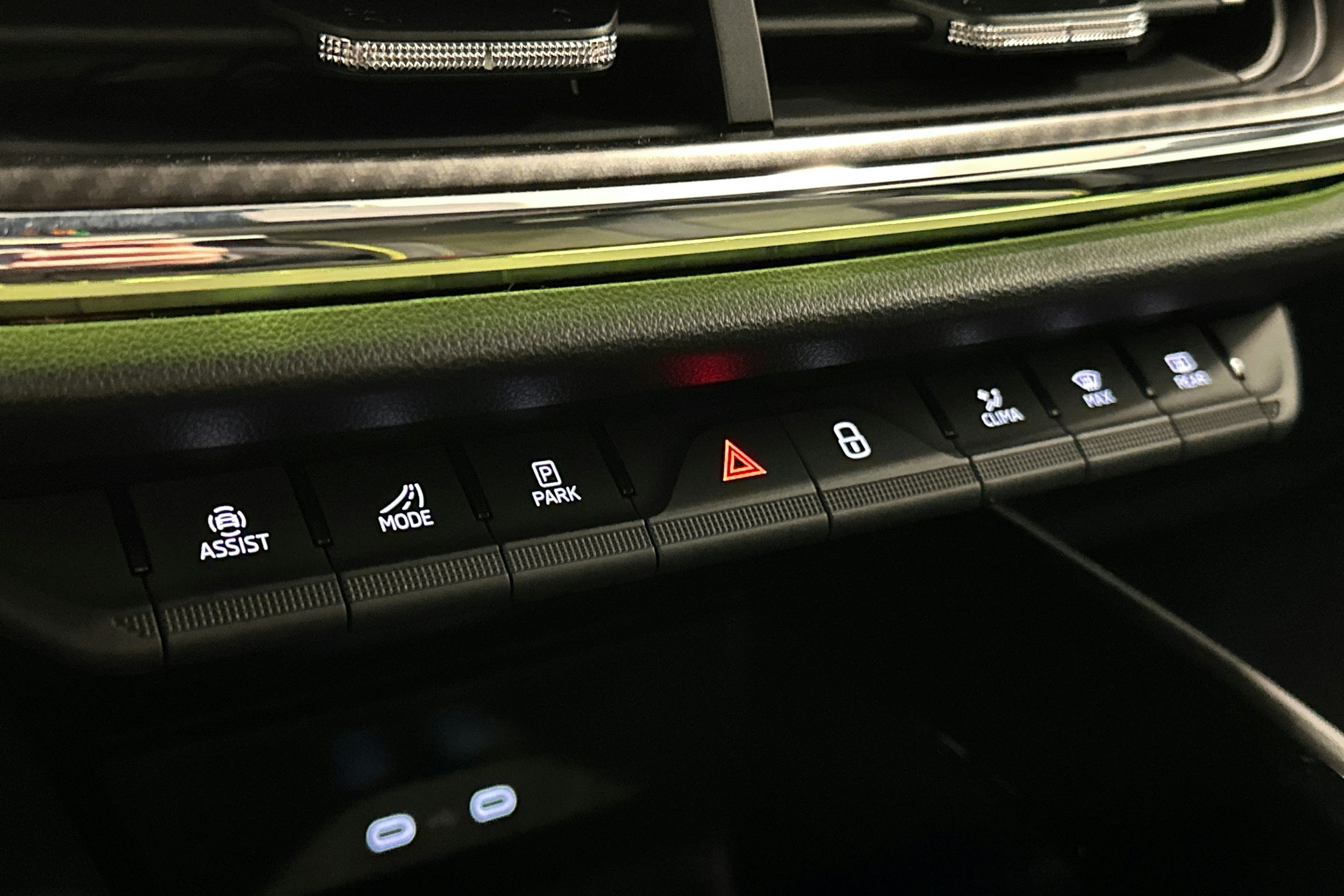 valkoinen Skoda Enyaq 2025 kuva 34.