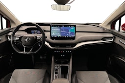 punainen Skoda Enyaq 2025 kuva 9.