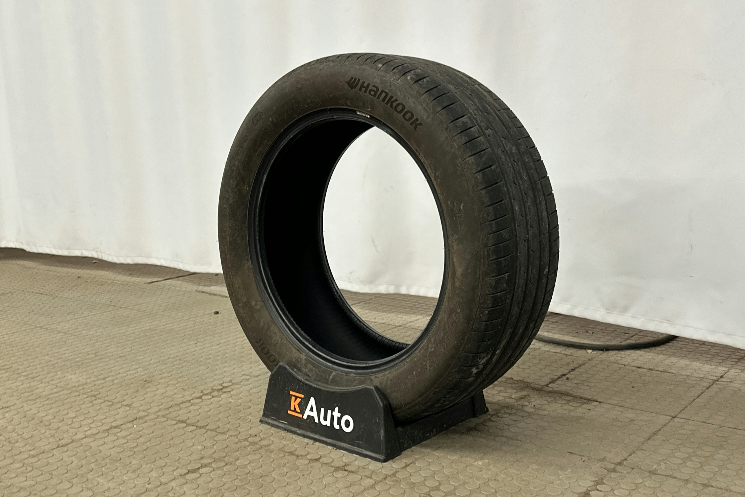 punainen Skoda Enyaq 2025 kuva 13.