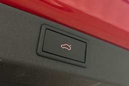 punainen Skoda Enyaq 2025 kuva 15.