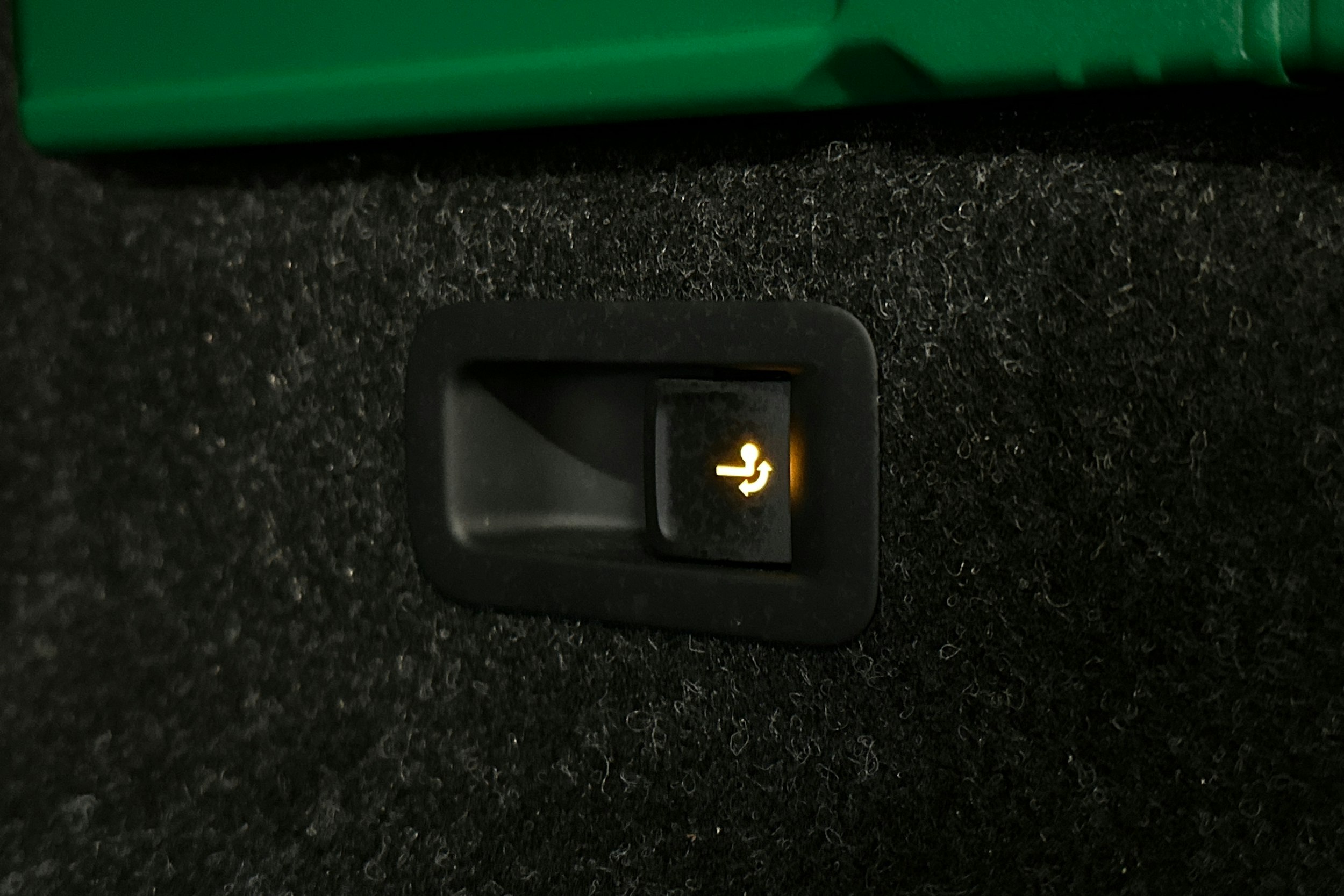 punainen Skoda Enyaq 2025 kuva 16.