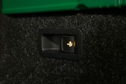 punainen Skoda Enyaq 2025 kuva 16.