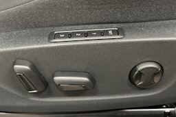 punainen Skoda Enyaq 2025 kuva 20.