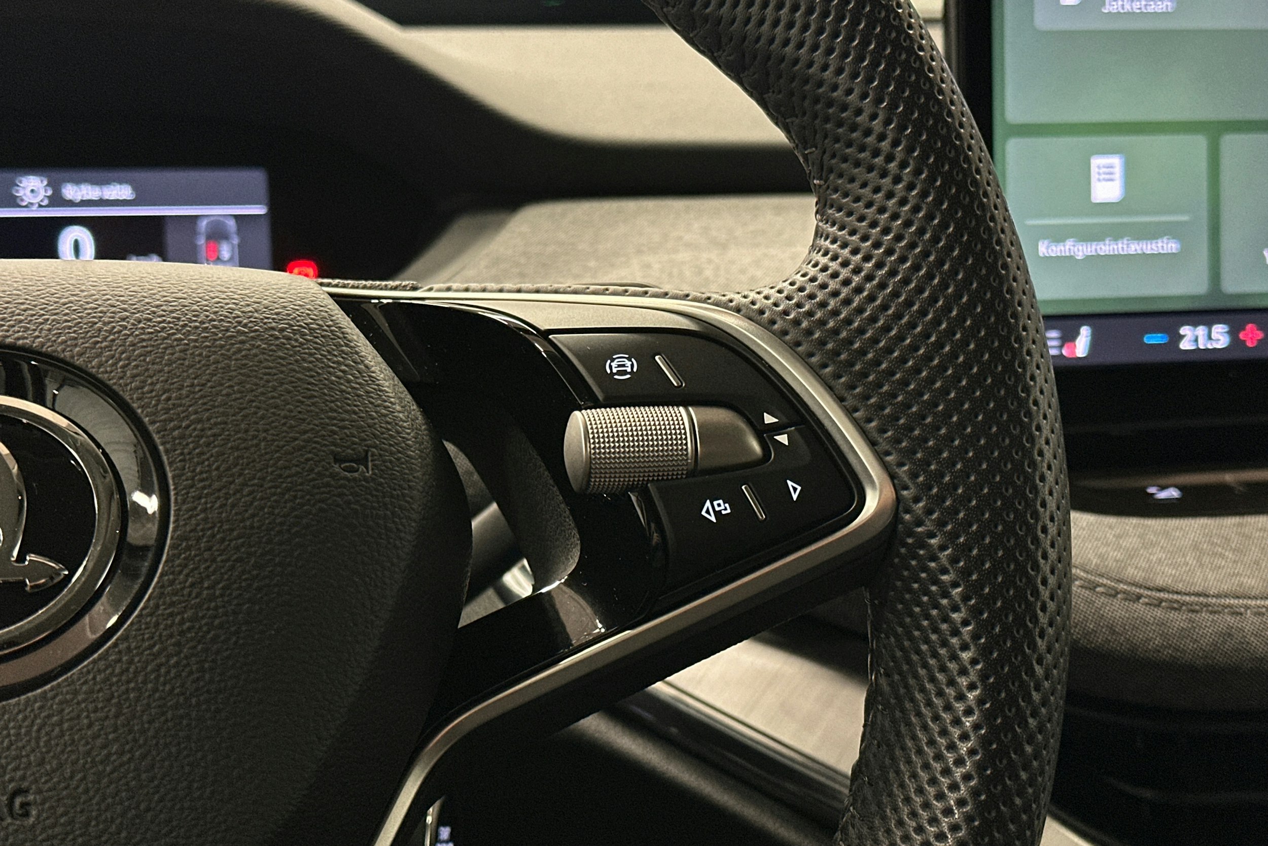 punainen Skoda Enyaq 2025 kuva 23.