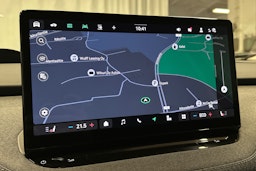 punainen Skoda Enyaq 2025 kuva 27.