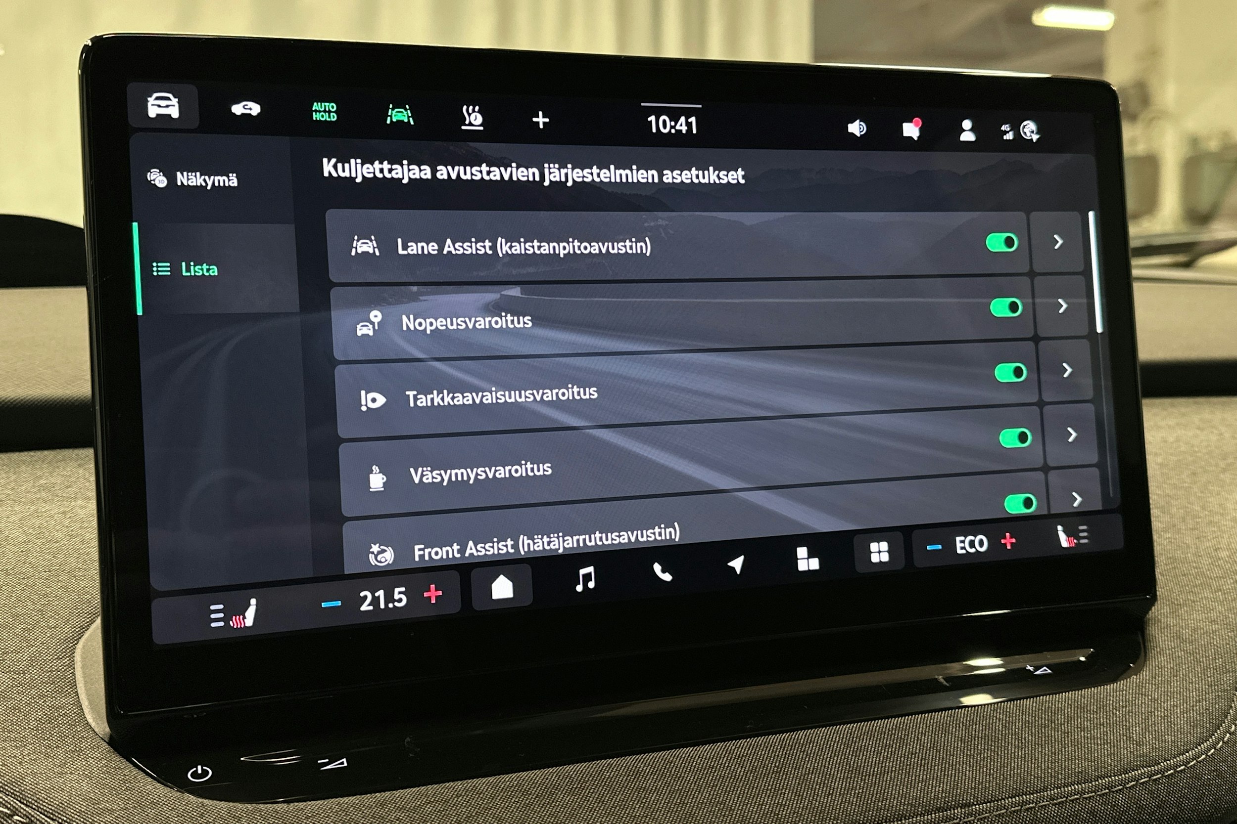 punainen Skoda Enyaq 2025 kuva 29.