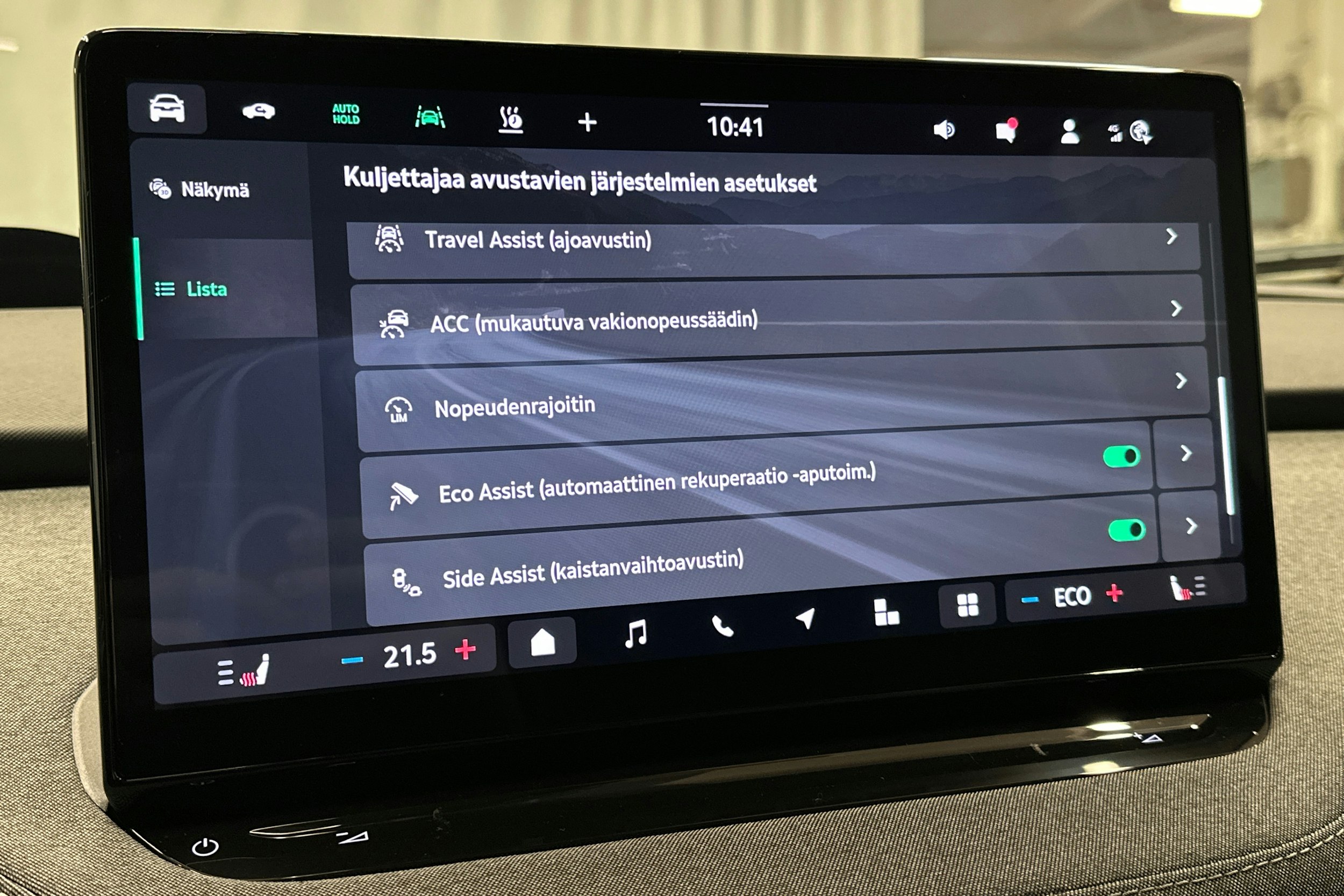 punainen Skoda Enyaq 2025 kuva 30.